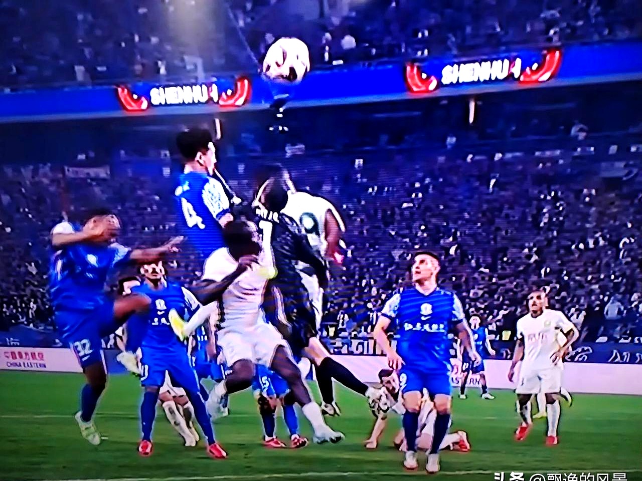 开云-足球比赛场面高潮迭起引发观众热烈情感的简单介绍