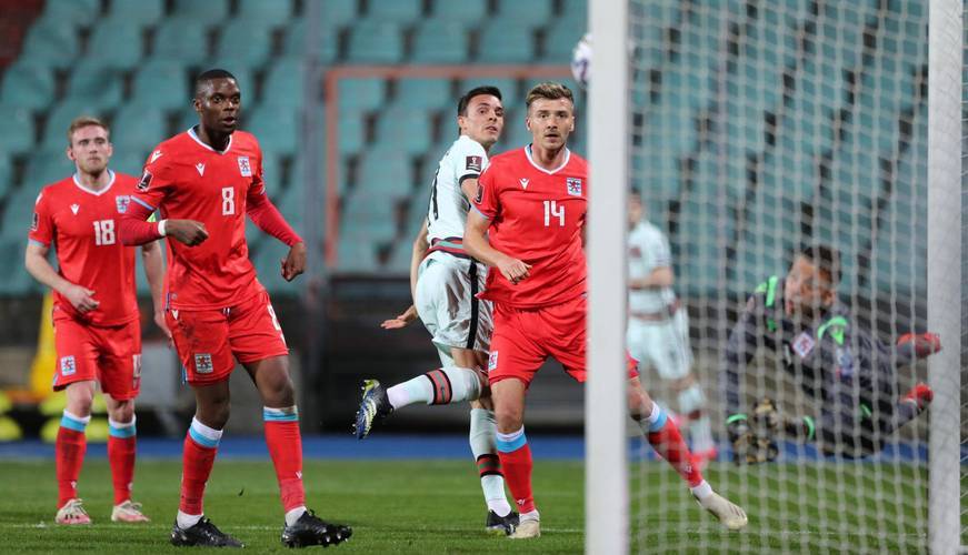 冰岛国家队在比赛中赢得胜利