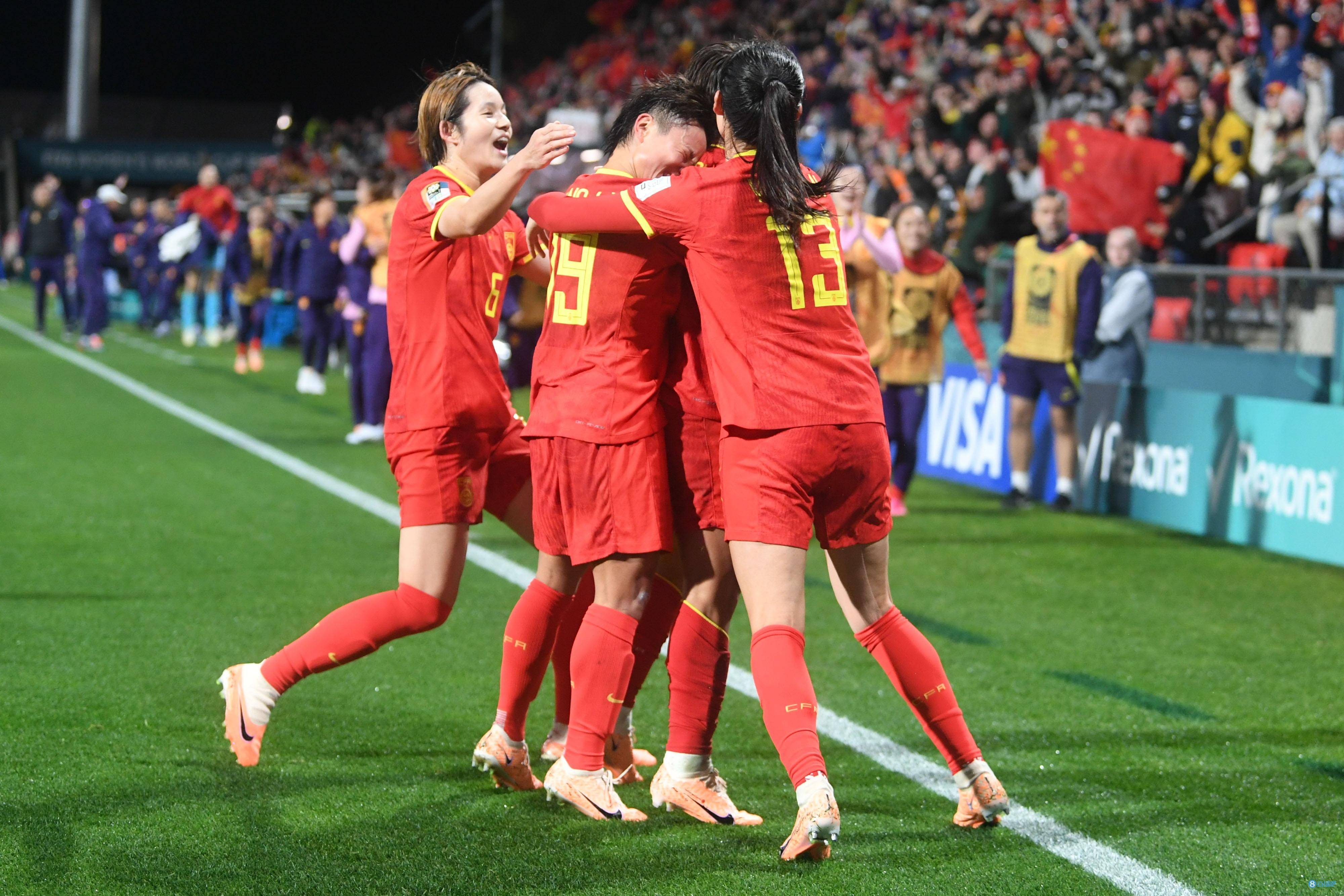 世界女子足球比赛中，中国队斩获胜利