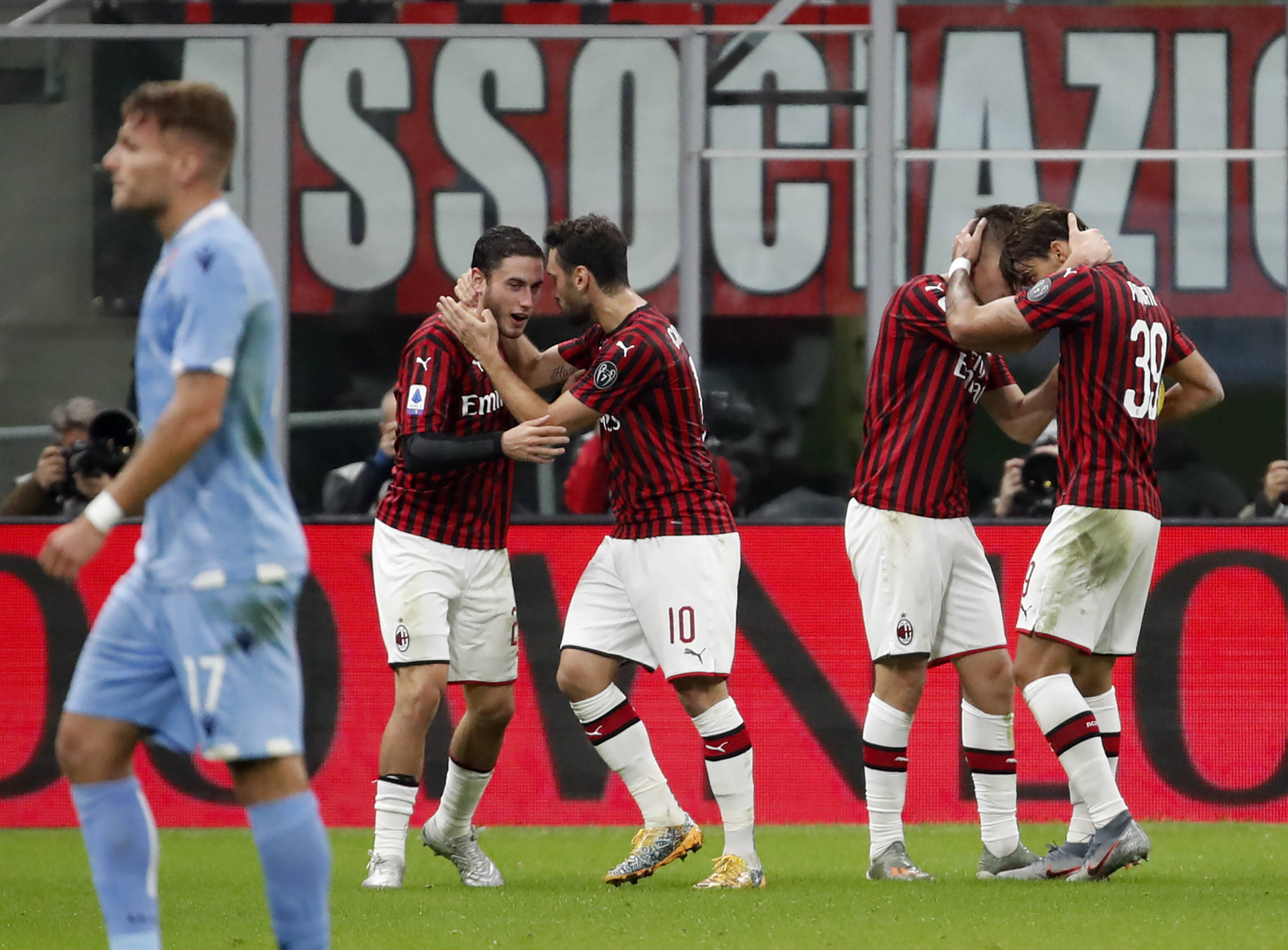 阿贾克斯客场击败多特蒙德,提前晋级 阿贾克斯客场击败多特蒙德,提前晋级