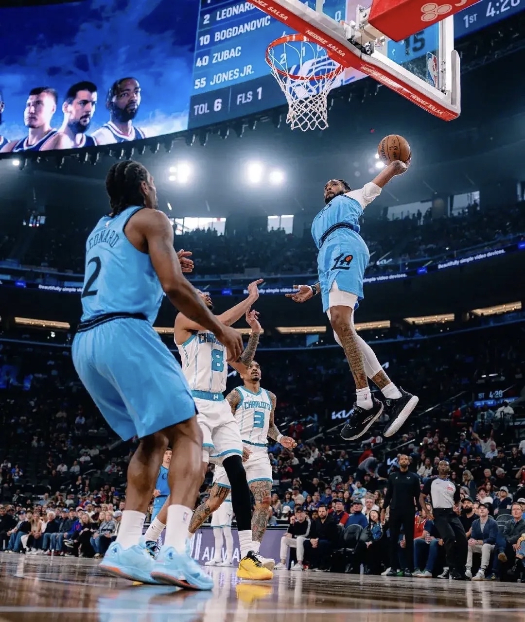 开云体育app-快船主场横扫活塞,全队表现高效