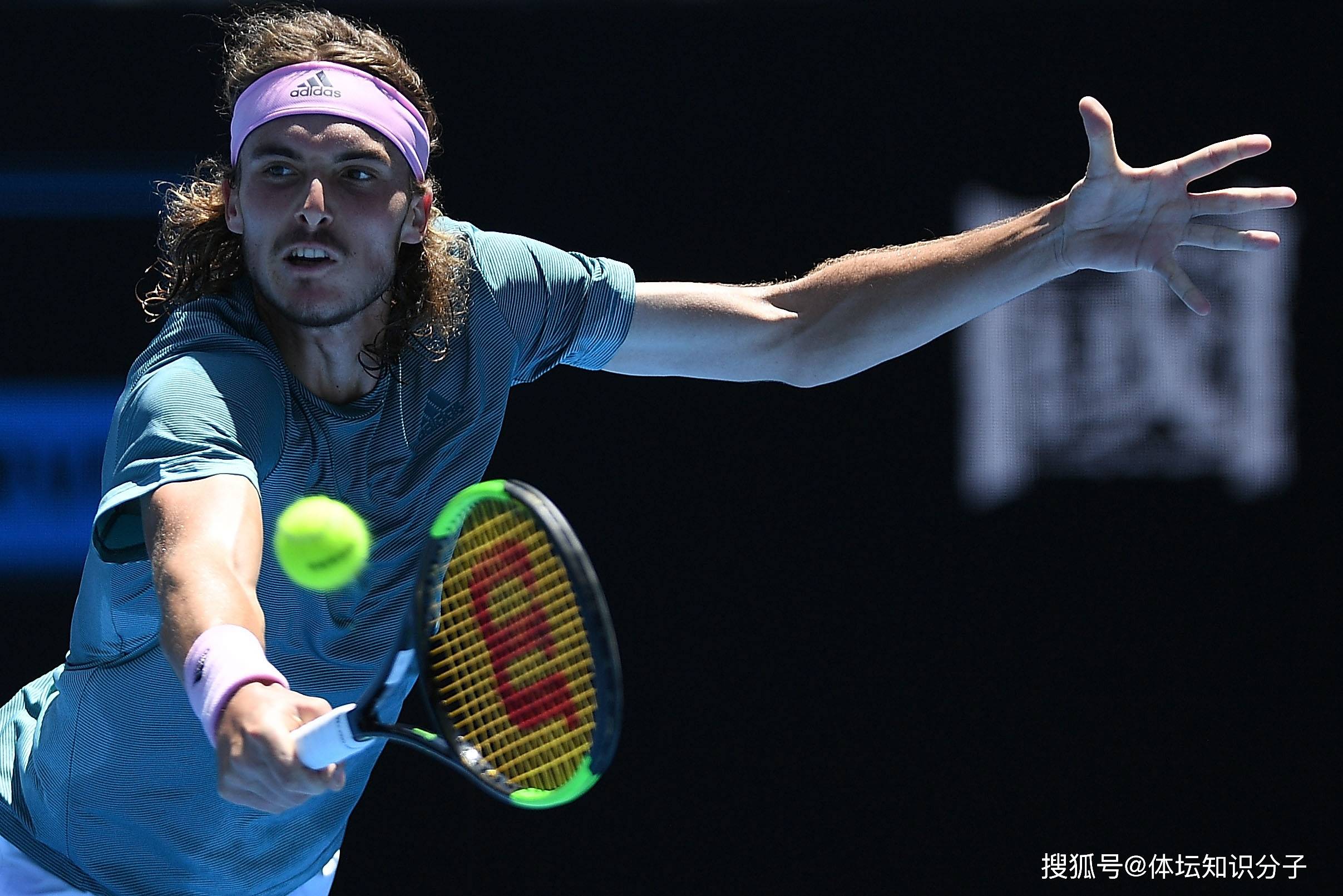 年终总决赛险胜拉沃尔杯，西西帕斯点燃赛场