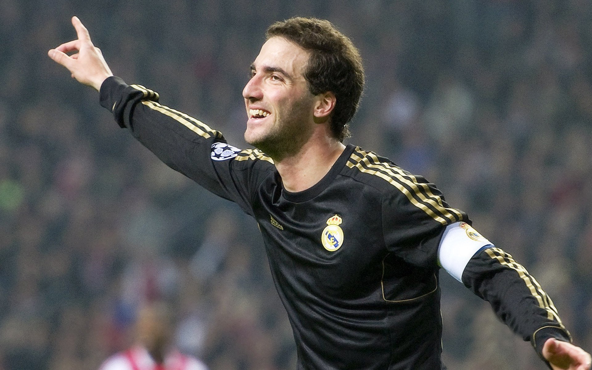 钢铁城墙，法比尼奥的数据爆炸之夜—勒沃库森对阵塞维利亚深度解析