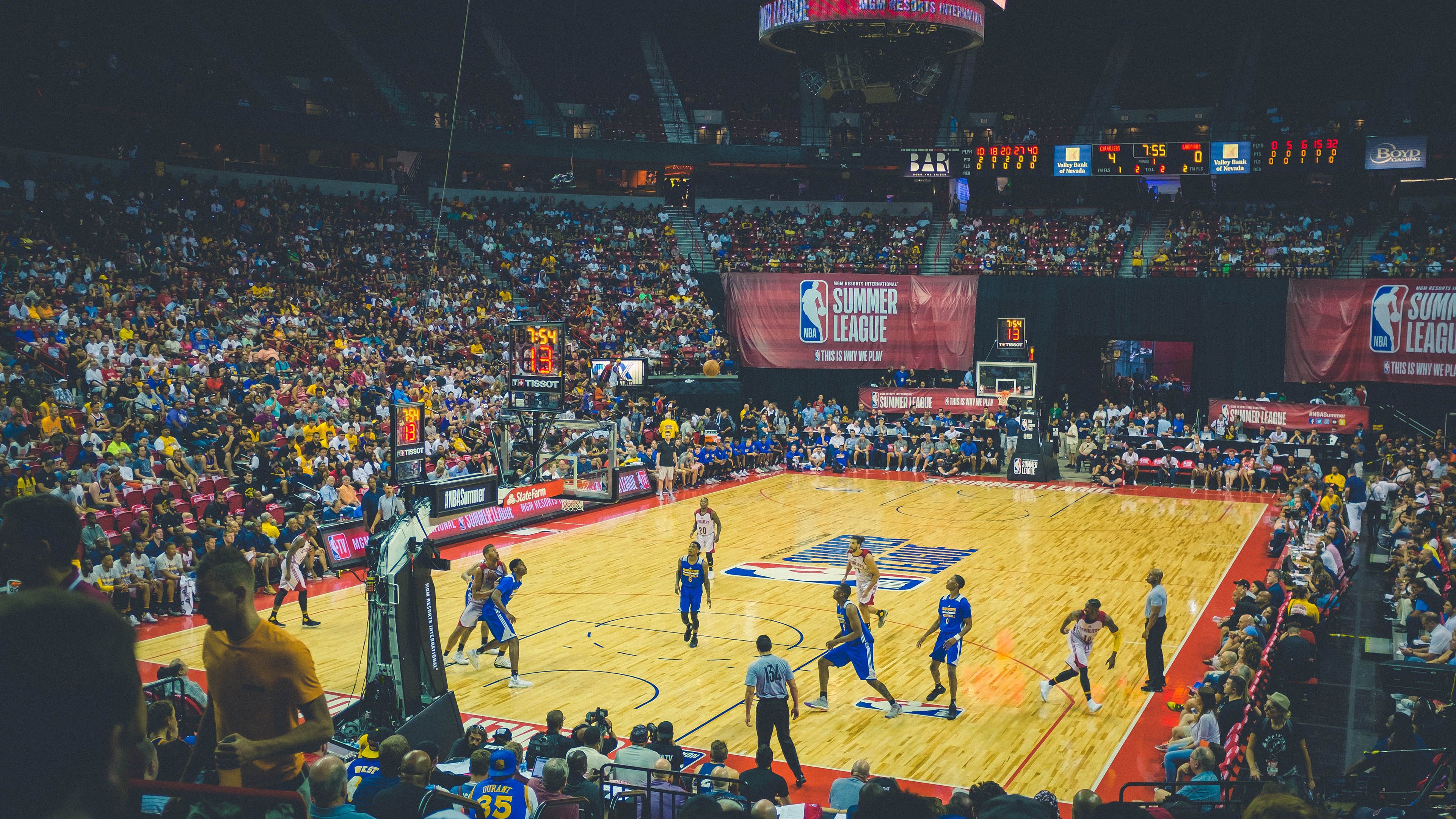 开云体育入口-擎天柱扭转乾坤！恩比德单手劈开深渊，圣光照进西决生死夜