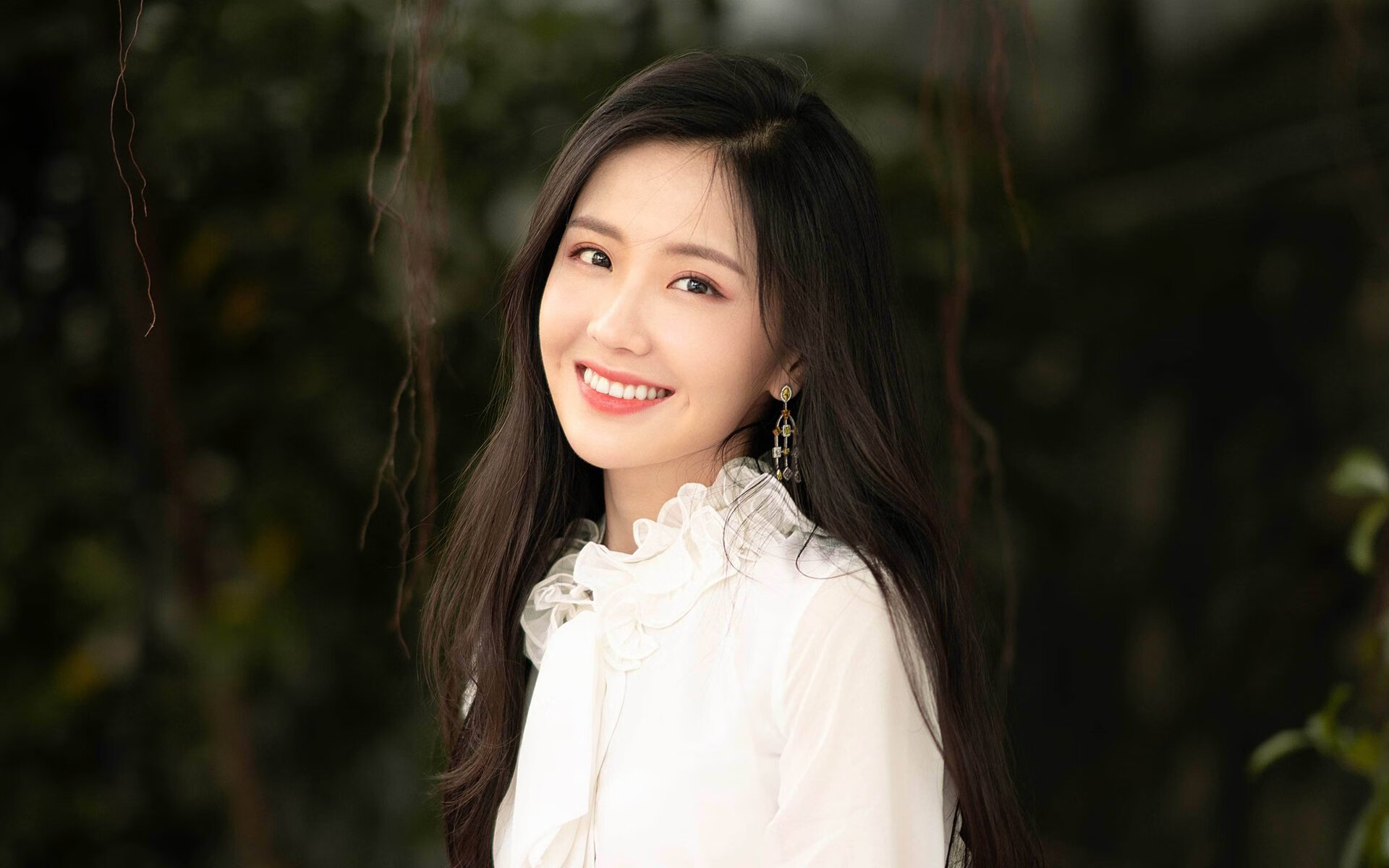 钢铁与意志的对决,德里赫特的硬仗艺术与波兰足球的破碎美学