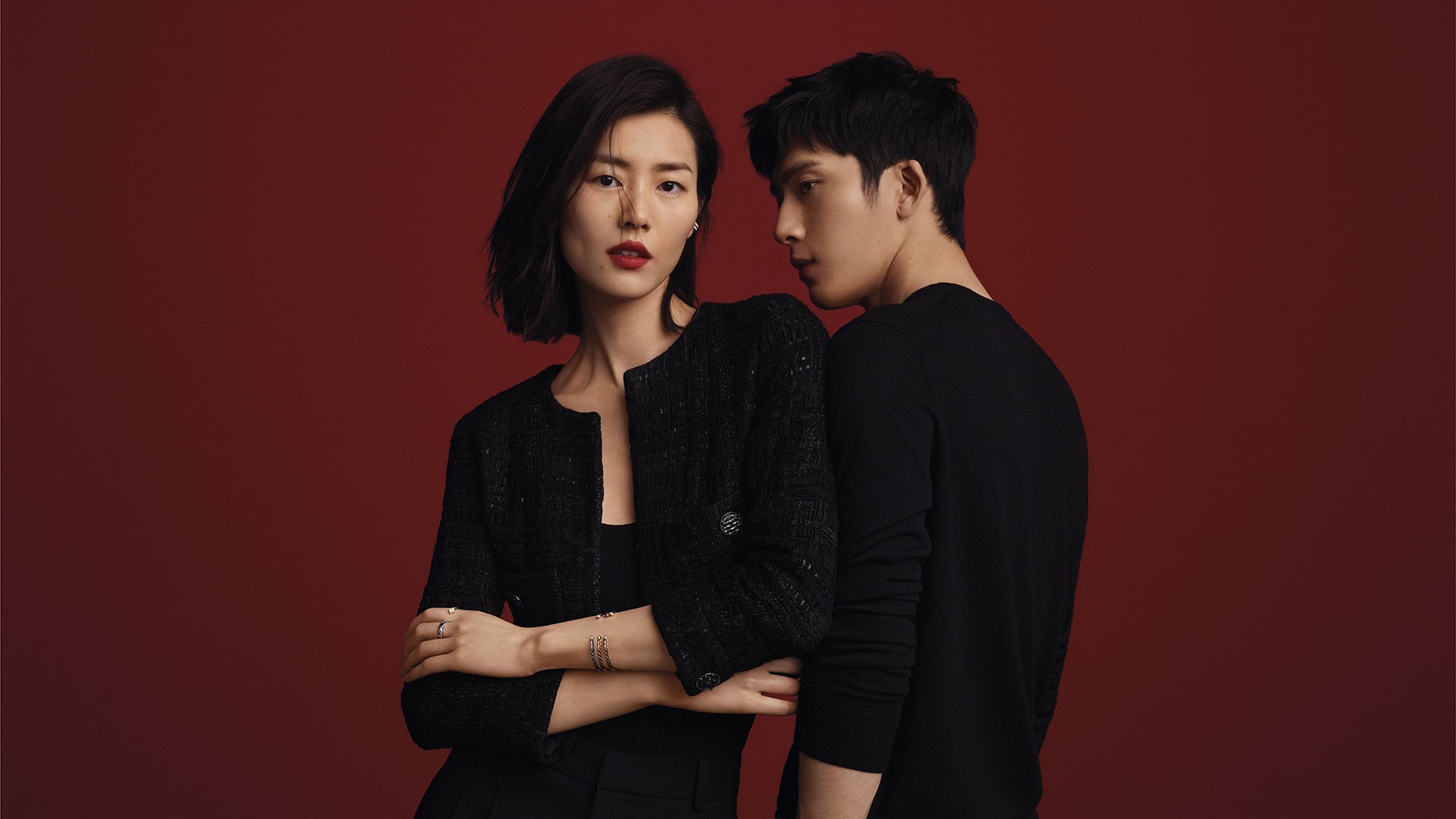 开云APP-赛道与球场的双重奏,新赛季军团对决中的沉默奇兵与火力压制