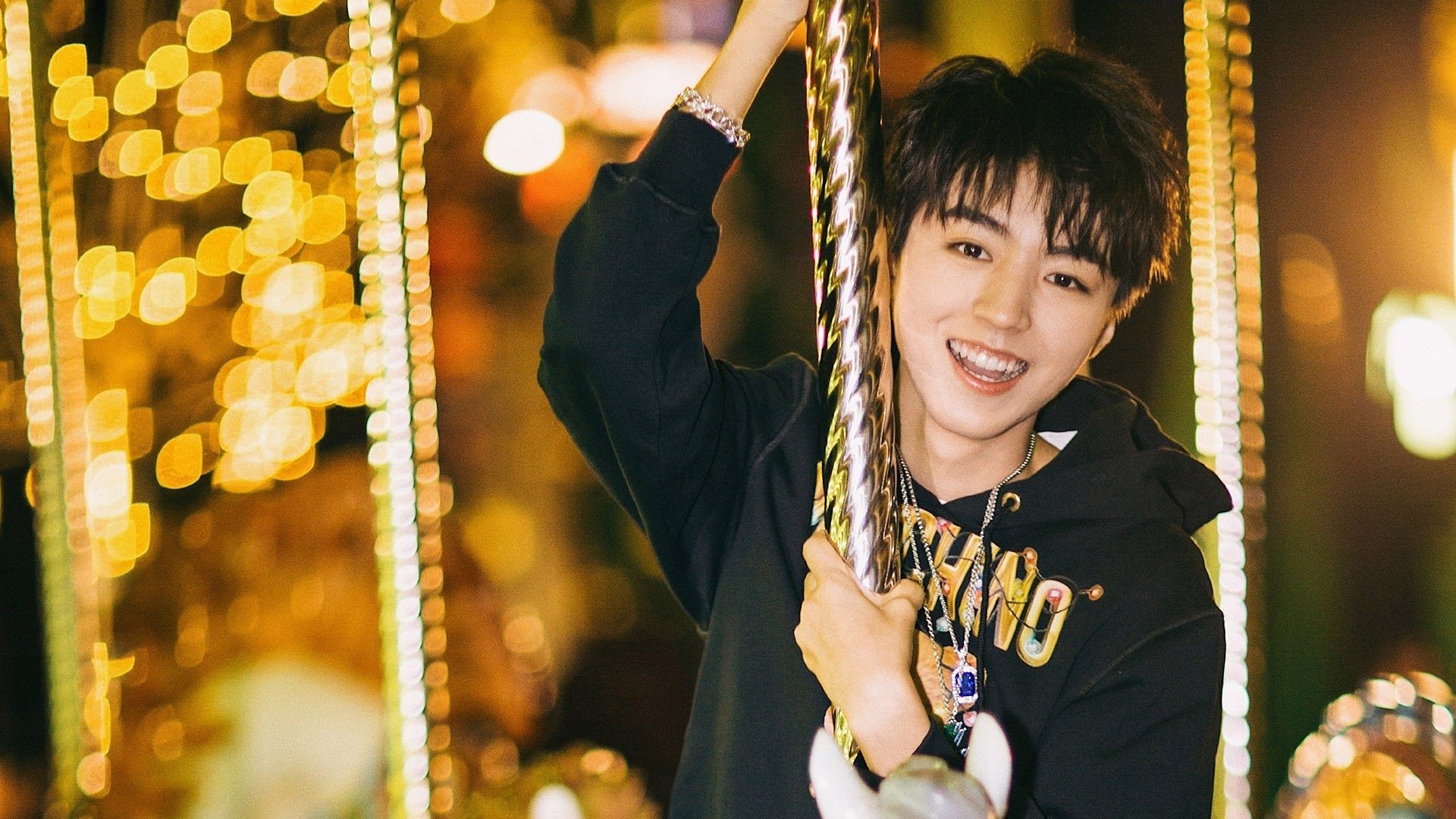 开云-火星之巅的舞台，当喀麦隆对阵佛罗伦萨，梅西在宇宙聚光灯下起舞